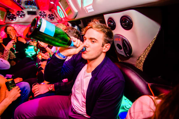Gold Limousine Experience | Despedidas de soltero en Barcelona | BCNStripClub